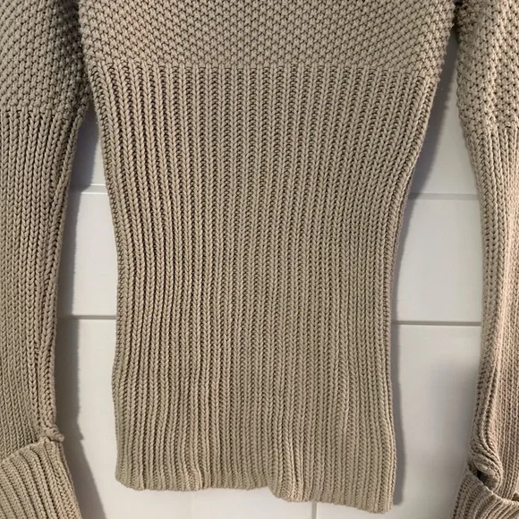 Gray Turtleneck sweater with cuff sleeves. - Picture 2 of 5